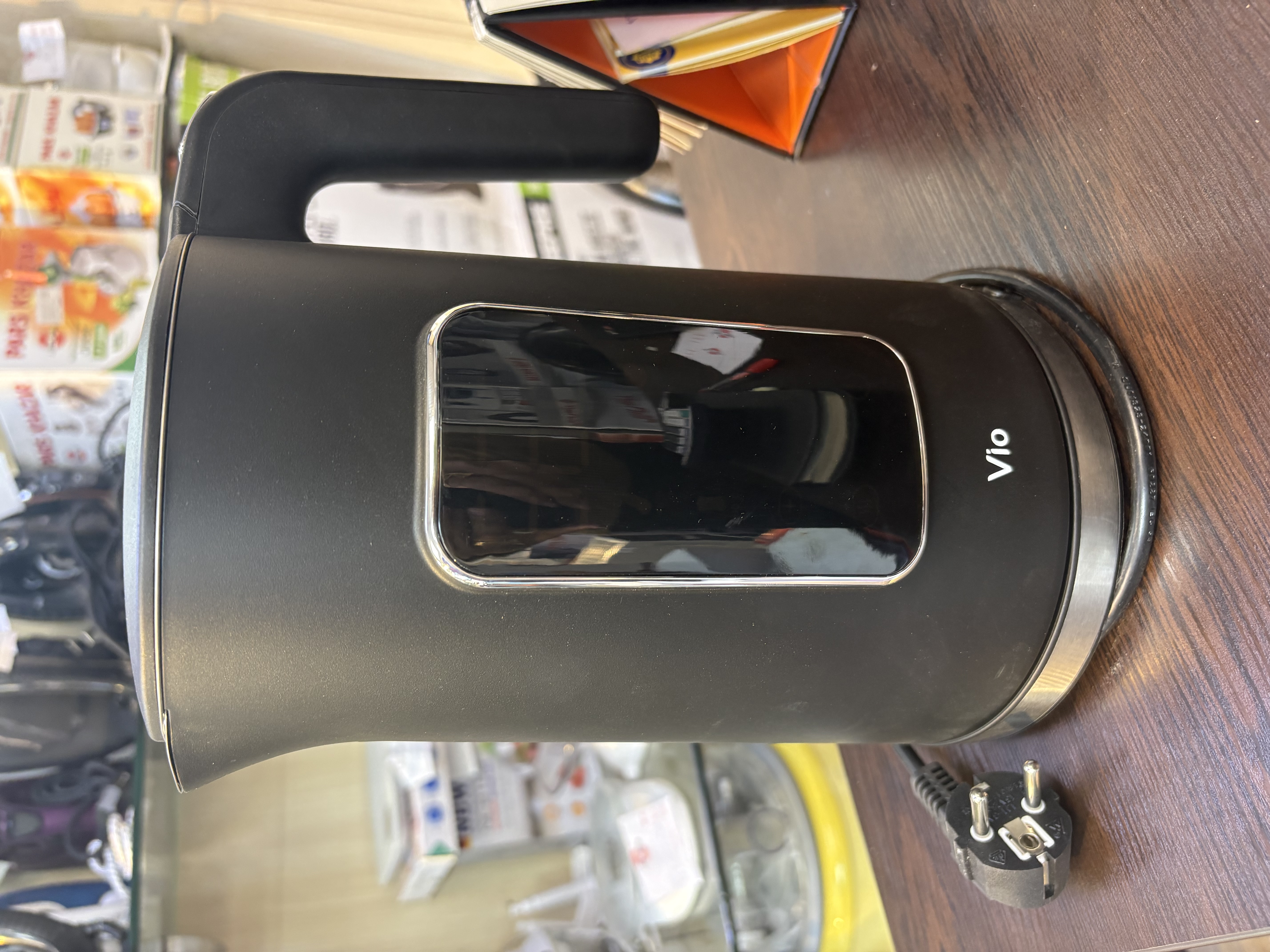 کتری برقی VIO  مدل V-513